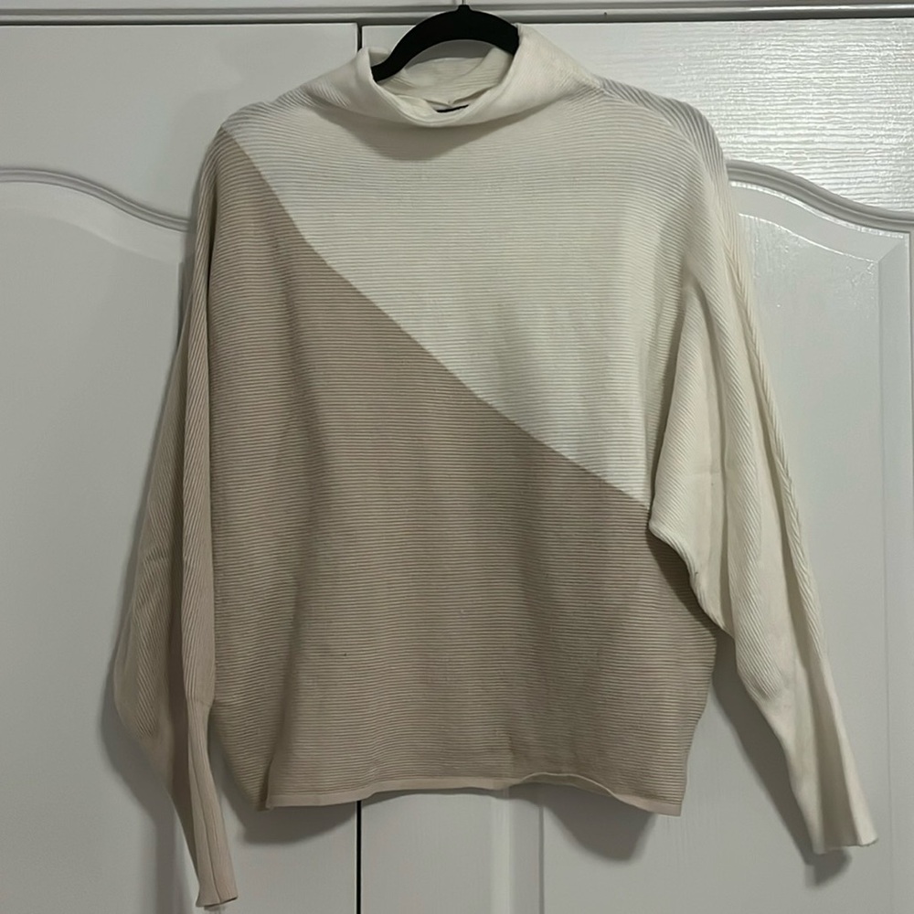 Color block Tahari sweater